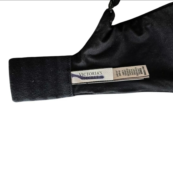 Black Full-Coverage Bra with Smooth Seamless Cups - Picture 8 of 8